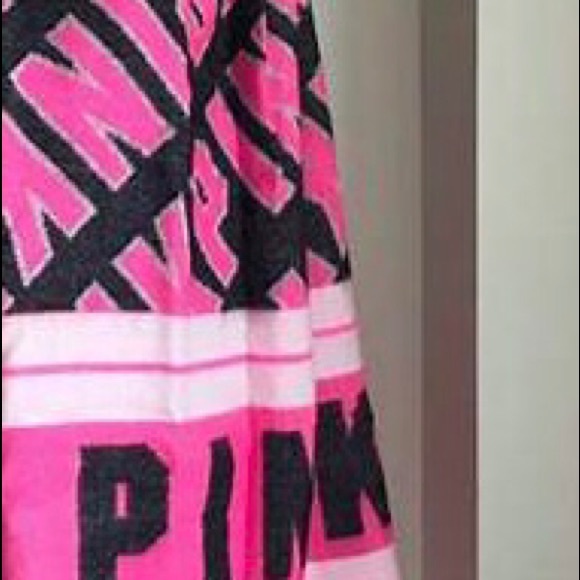 New PINK Victoria’s Secret Scarf/ Wrap.  27” x 58”. Very well made.  Pink/ Black - Picture 3 of 7